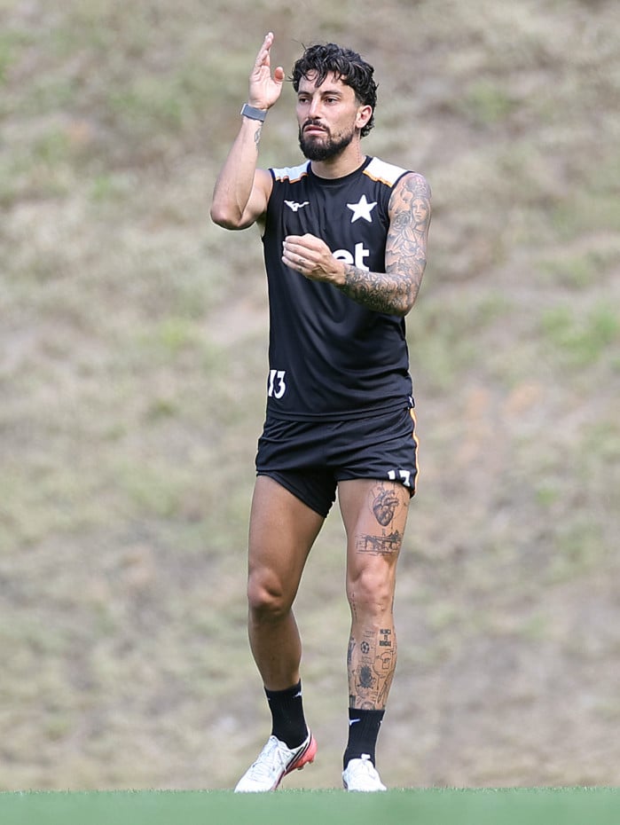 Alex Telles, capit&atilde;o do Bota