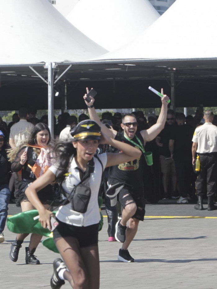 F&atilde;s correram ap&oacute;s abertura dos port&otilde;es do Rock in Rio