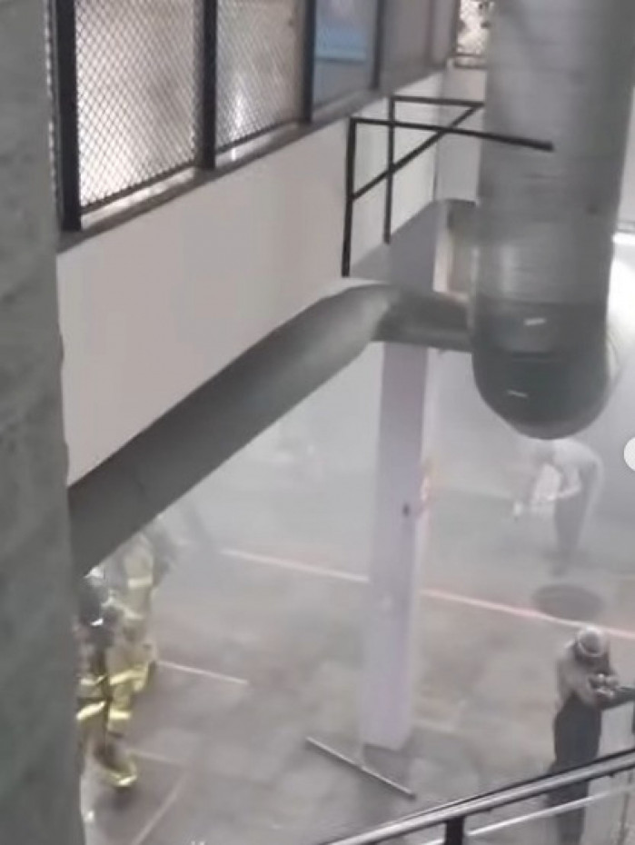 Inc&ecirc;ndio for&ccedil;ou o fechamento do centro comercial mais cedo ontem