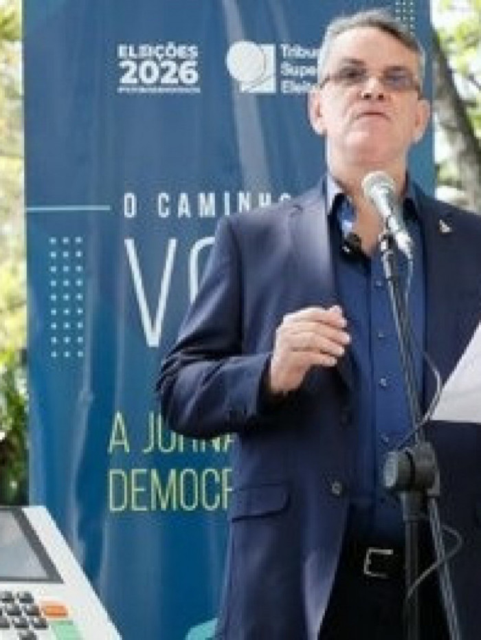O presidente do TSE, Nunes Marques (E), participou de a&ccedil;&atilde;o com presidente do TRE- RJ, Claudio de Mello Tavares