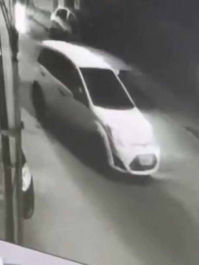 Adolescente pulou do carro em movimento