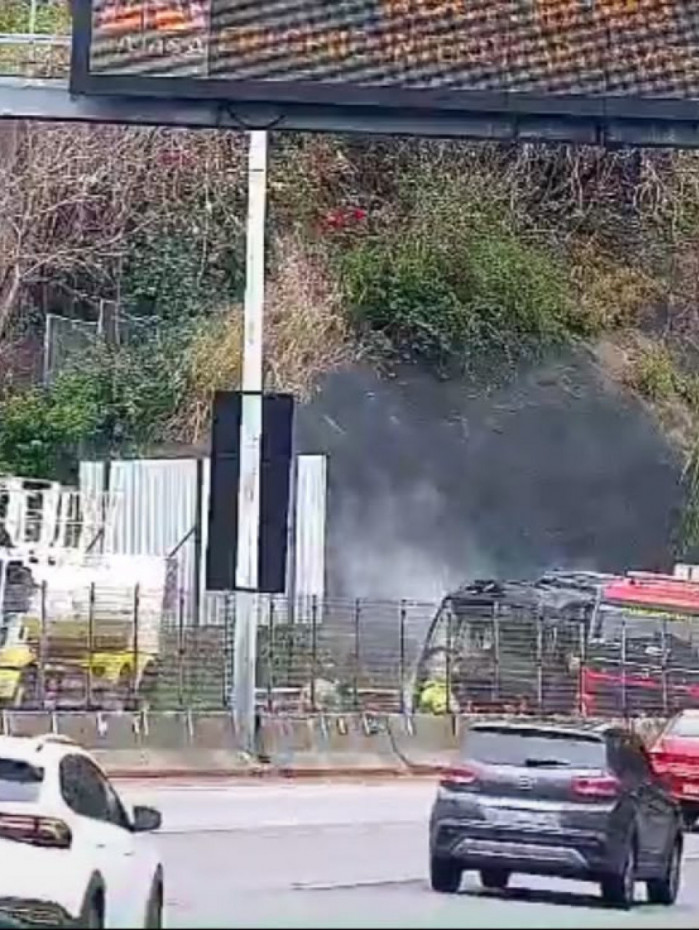 A Linha Amarela teve libera&ccedil;&atilde;o parcial do tr&aacute;fego, mas uma faixa seguiu interditada no trecho