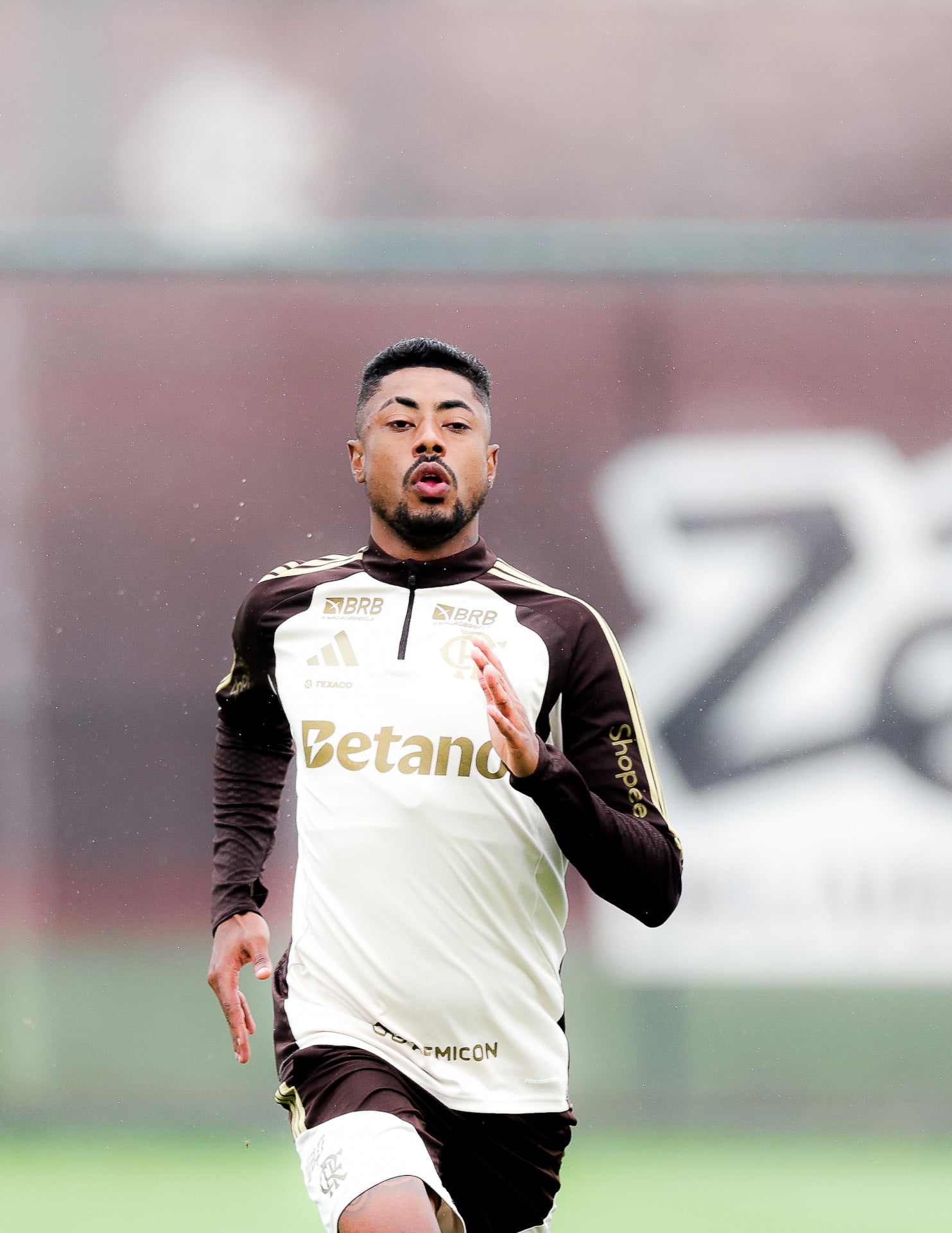 Bruno Henrique pode igualar Riquelme como maior artilheiro do mata-mata da Libertadores na história