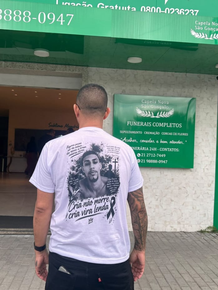 Familiares e amigos se despediram de pizzaiolo morto em abordagem da PM