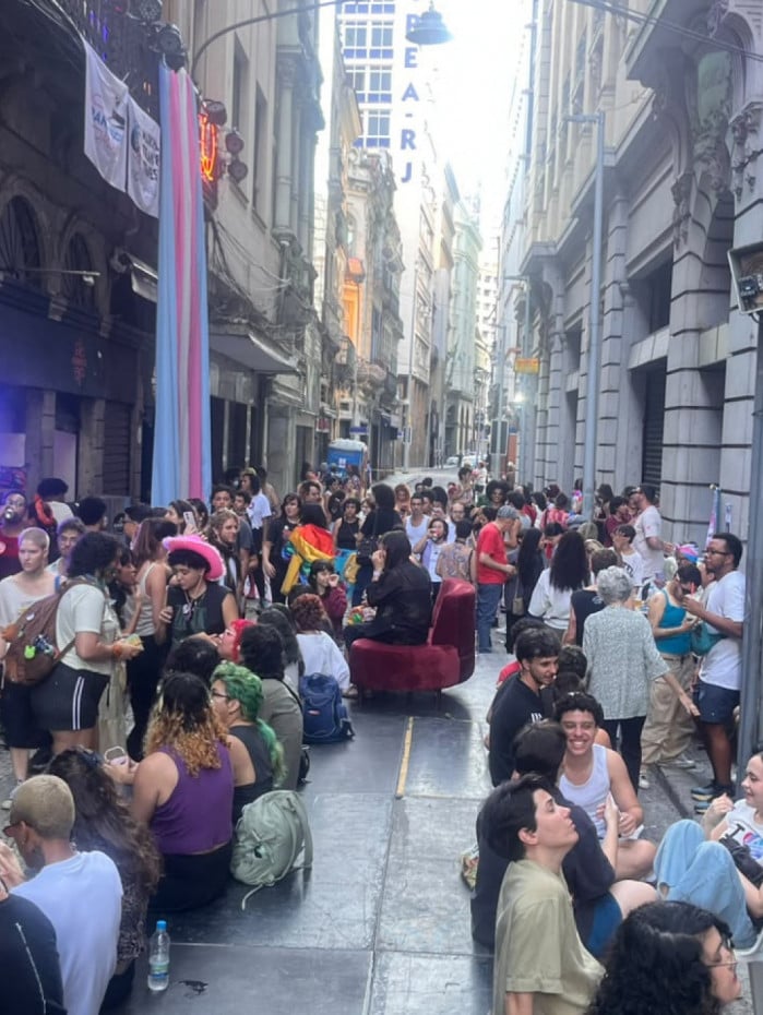 Marcha re&uacute;ne artistas da cena LGBTQIAPN 