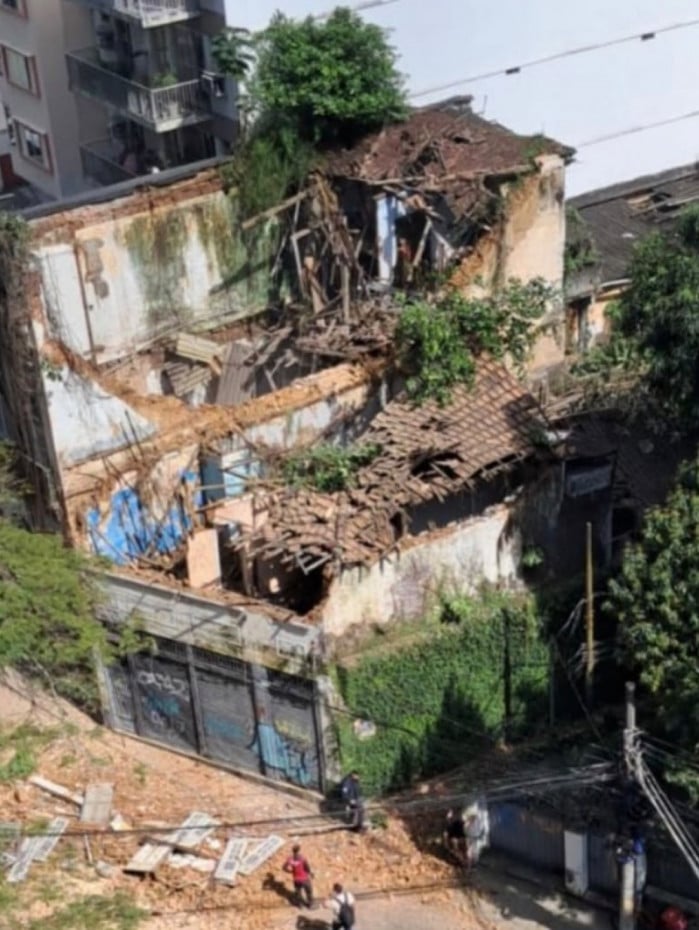 Casar&atilde;o desabou no Cosme Velho, Zona Sul do Rio, no s&aacute;bado (19)