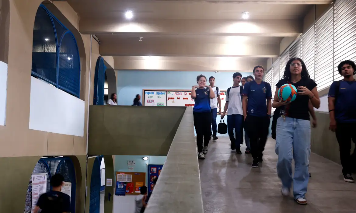 P&eacute;-de-Meia come&ccedil;a a pagar sexta parcela a estudantes nesta segunda
