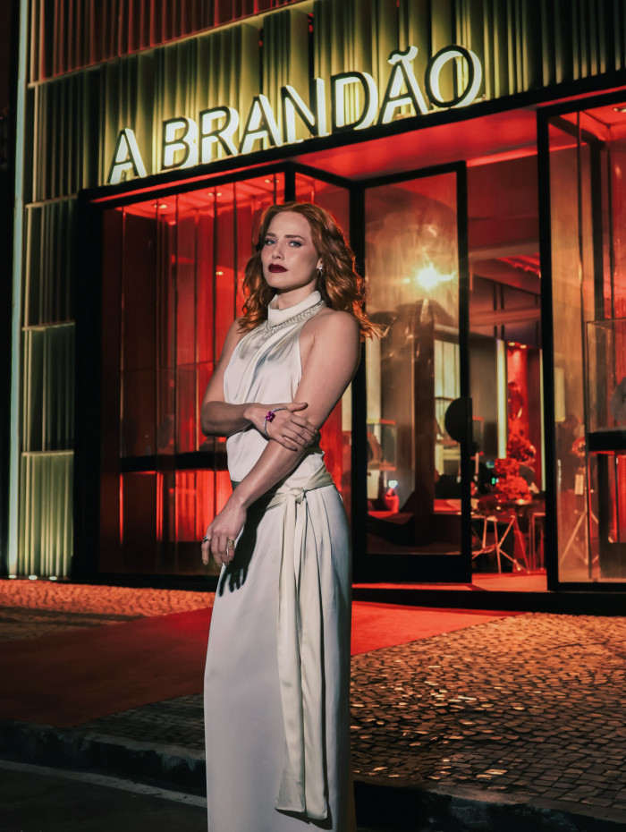 Adriana (Leticia Colin) surgir&aacute; com um novo visual em 'Quem Ama Cuida'