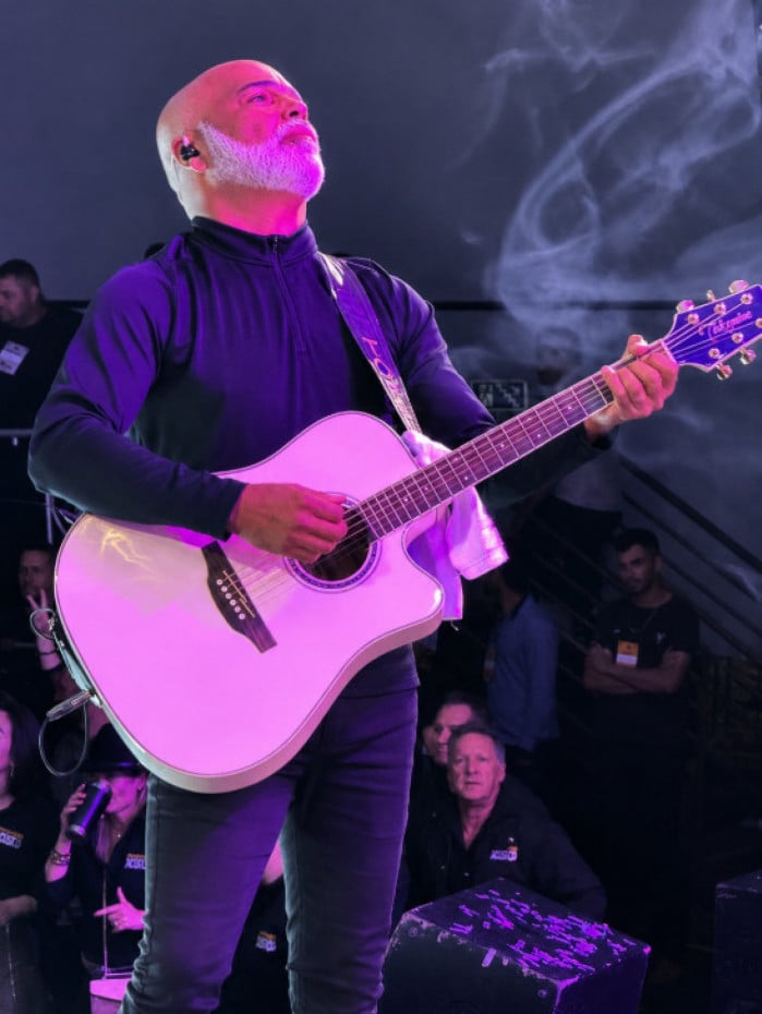 Cantor come&ccedil;ou a se interessar por m&uacute;sica ainda na inf&acirc;ncia