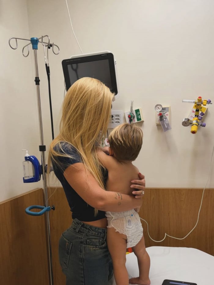 Jos&eacute; Leonardo, filho de Virginia e Z&eacute; Felipe, leva pontos no nariz