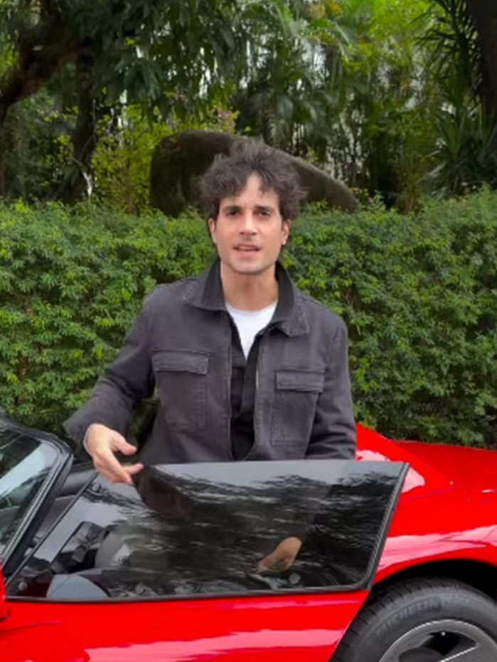 Fiuk anuncia venda de carro avaliado em R$ 800 mil