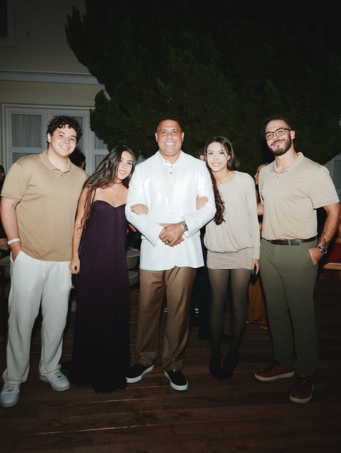 Ronaldo re&uacute;ne os quatro filhos em foto de anivers&aacute;rio