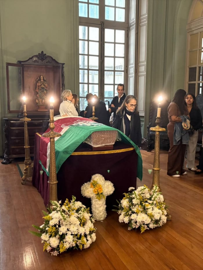 Zuenir Ventura foi velado na Academia Brasileira de Letras com a bandeira do Fluminense sobre o caix&atilde;o 