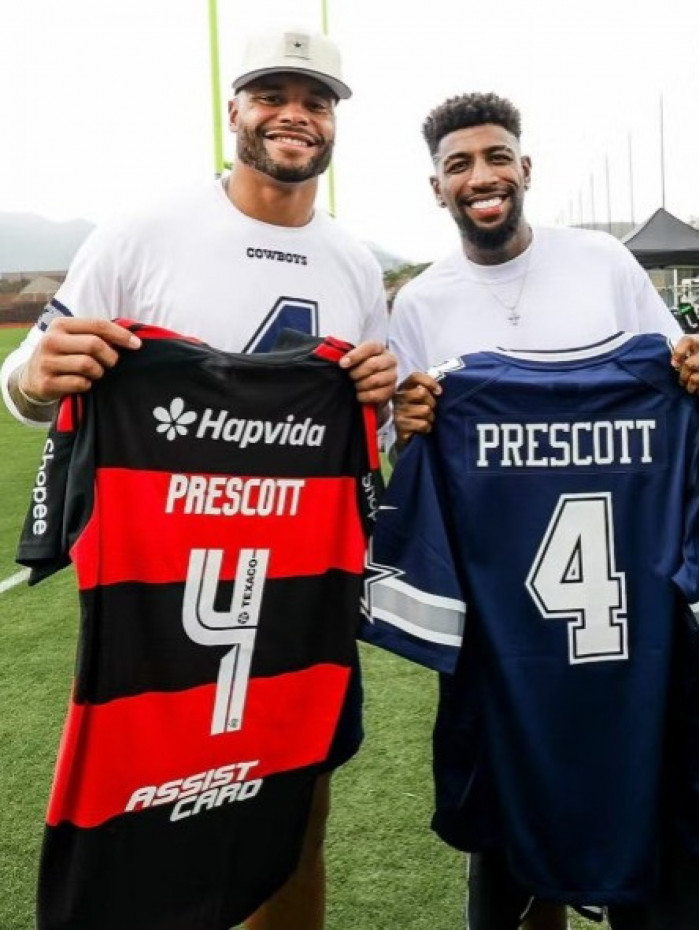 Emerson Royal com Dak Prescott 