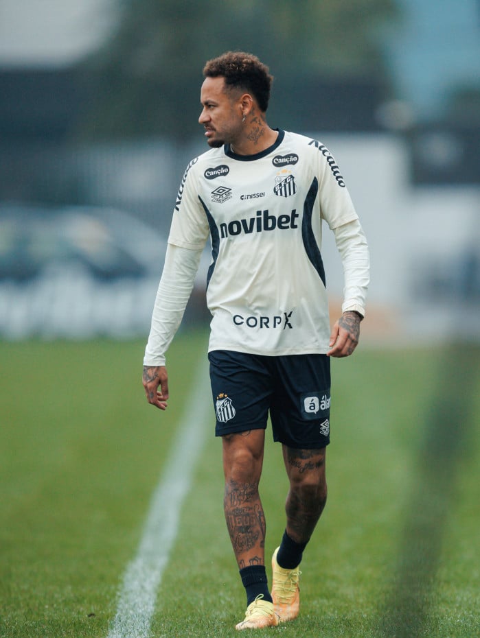 Pr&oacute;ximos treinos de Neymar no Santos ser&atilde;o decisivos para confirm&aacute;-lo contra o Flamengo