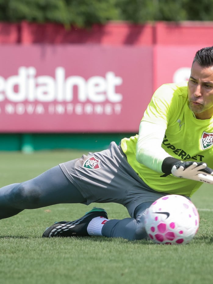 F&aacute;bio treina com o Fluminense no CT Carlos Castilho