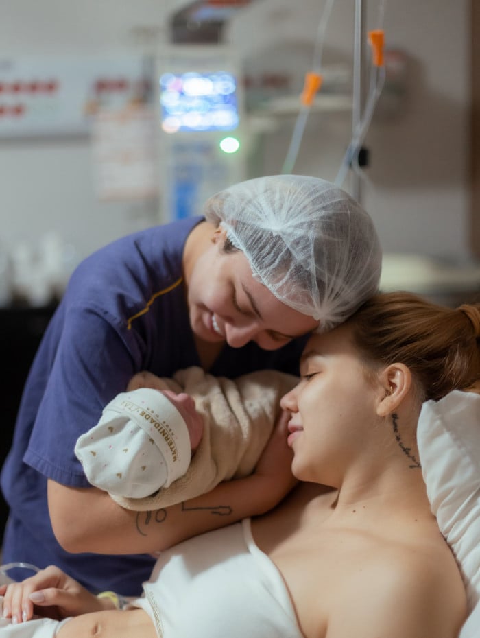 Mari Fernandez e J&uacute;lia Ribeiro anunciaram chegada da filha 