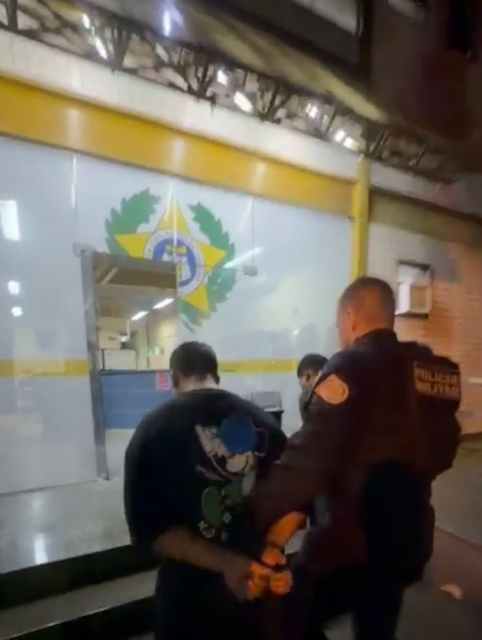 Luiz Gustavo e Lucas Batista foram presos durante abordagem da PM em Mag&eacute;