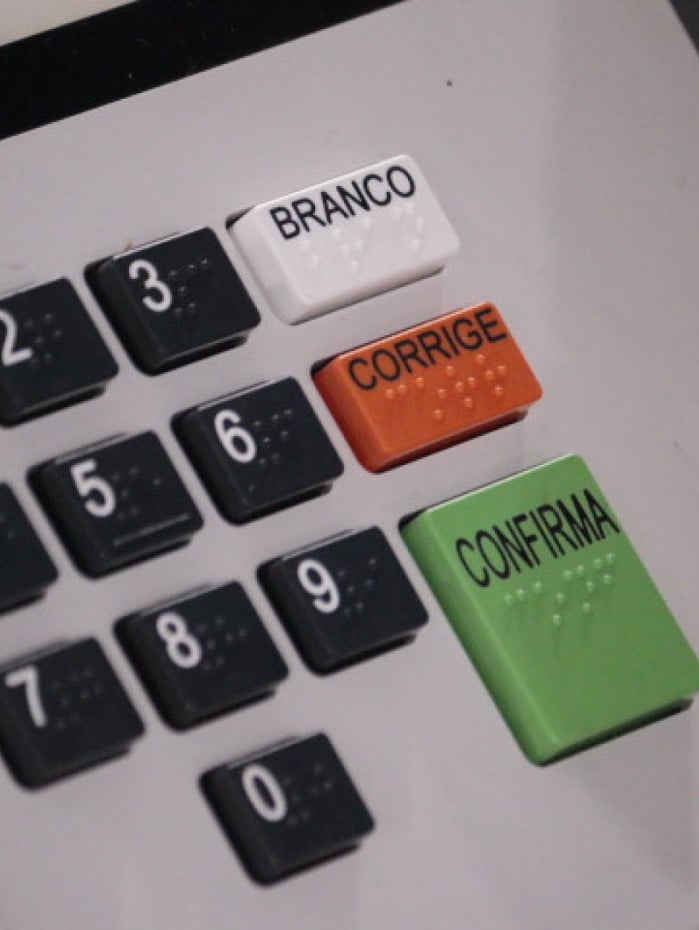 Urnas eletr&ocirc;nicas j&aacute; foram levadas aos locais de vota&ccedil;&atilde;o para o primeiro turno