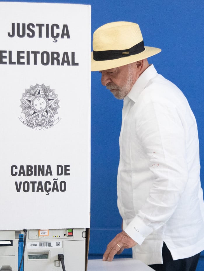 O presidente Lula vota na Escola Jo&atilde;o Firmino Correia de Ara&uacute;jo, em S&atilde;o Bernardo do Campo
