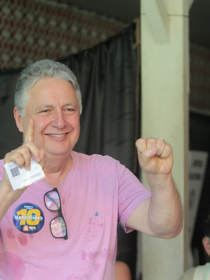 Anthony Garotinho (Republicanos) votou no Col&eacute;gio Santo Ant&ocirc;nio Maria Zaccaria, no Catete