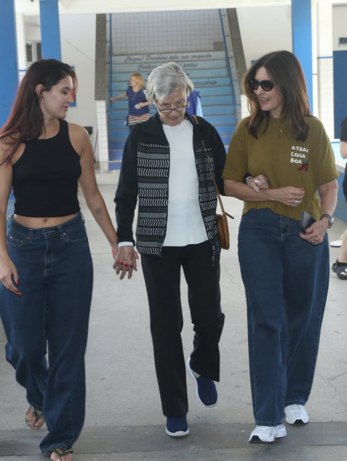 F&aacute;tima Bernardes junto de m&atilde;e e filha