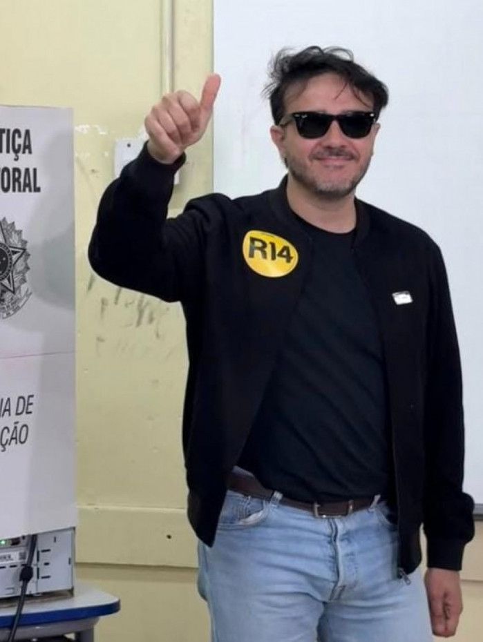 Renan Santos disse que nenhum eleitor de Fl&aacute;vio Bolsonaro 'sabe explicar porque vota nele'