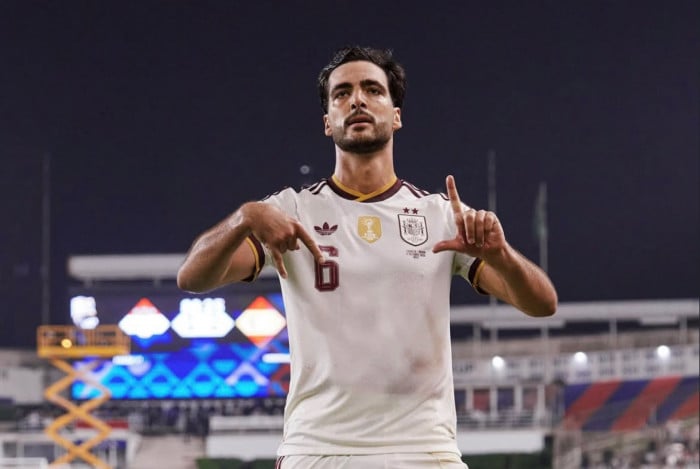 Merino anotou dois gols na vit&oacute;ria espanhola por 2 a 1 sobre a Cro&aacute;cia