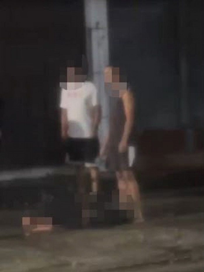 Criminoso baleado ficou ca&iacute;do na cal&ccedil;ada
