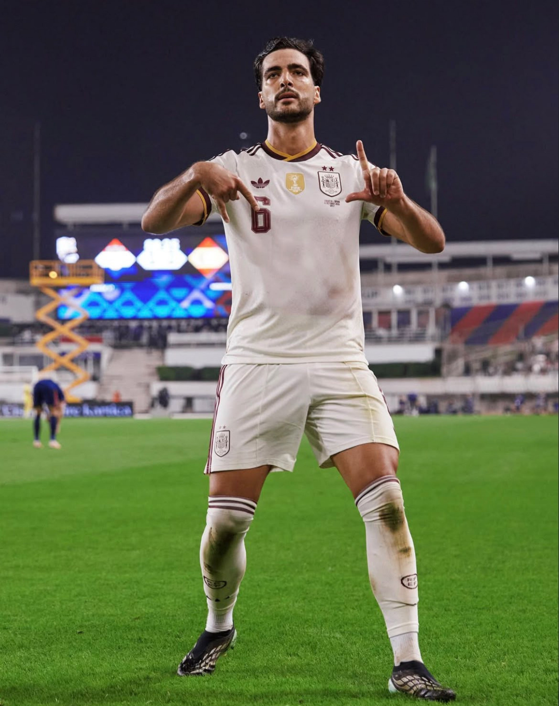 Merino anotou dois gols na vitória espanhola por 2 a 1 sobre a Croácia