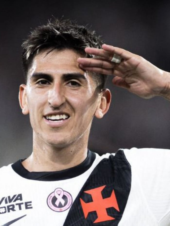 Lescano comemora gol marcado pelo Vasco sobre o Botafogo, no Nilton Santos