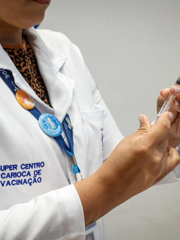 Imunizante est&aacute; dispon&iacute;vel at&eacute; 31 de outubro. Trabalhador de sa&uacute;de tamb&eacute;m pode se vacinar