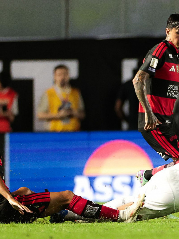 Neymar fez dois gols de p&ecirc;nalti contra o Flamengo