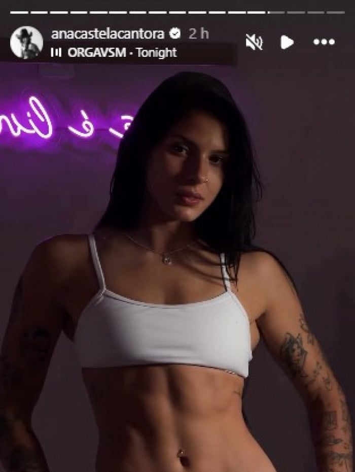 Ana Castela mostrou o resultado de exerc&iacute;cios ao posar com a barriga &agrave; mostra