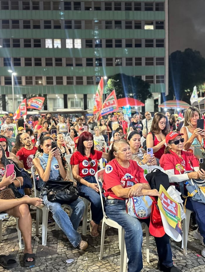 Ato pr&oacute;-Lula no Largo da Carioca, no Centro do Rio, terminou com feridos 