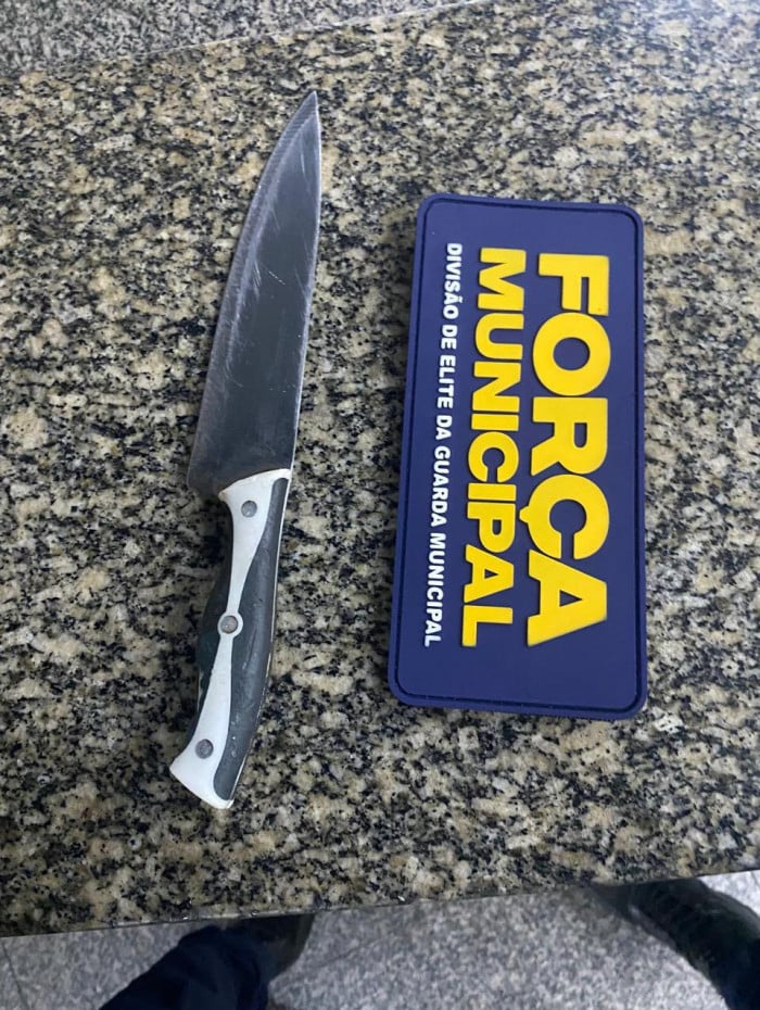 Faca utilizada por um dos suspeitos para cometer o crime