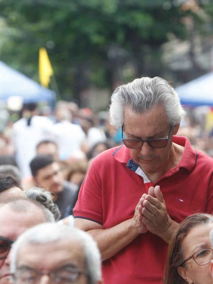 Milhares de fi&eacute;is se reuniram na Igreja Matriz de Nossa Senhora da Concei&ccedil;&atilde;o Aparecida