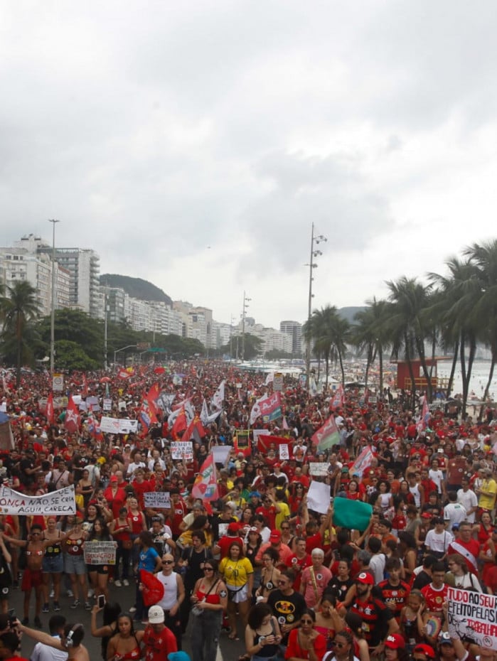 Manifesta&ccedil;&atilde;o em apoio a Lula, em Copacabana, Zona Sul do Rio de Janeiro, come&ccedil;ou no Posto 5. No fim da tarde, na Lapa, houve outro ato pela reelei&ccedil;&atilde;o do presidente