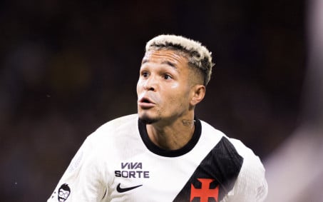 Talismã na Sula, Adson celebra vitória do Vasco: 'Muito feliz'