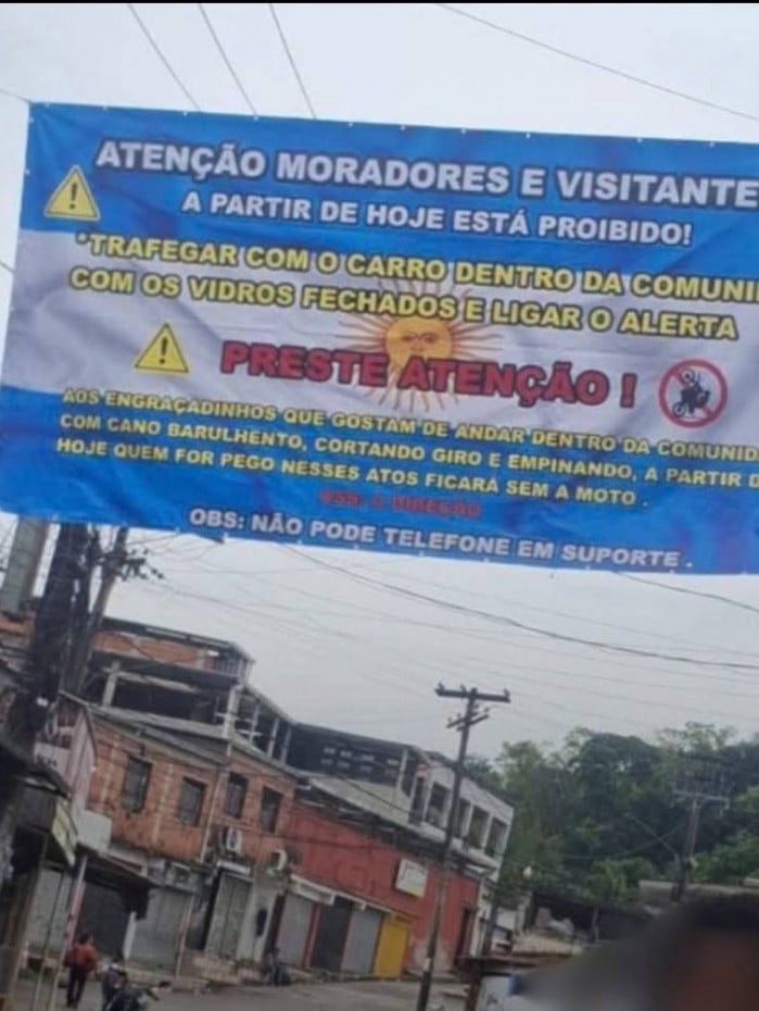 Faixa determinada ordens a moradores e visitantes
