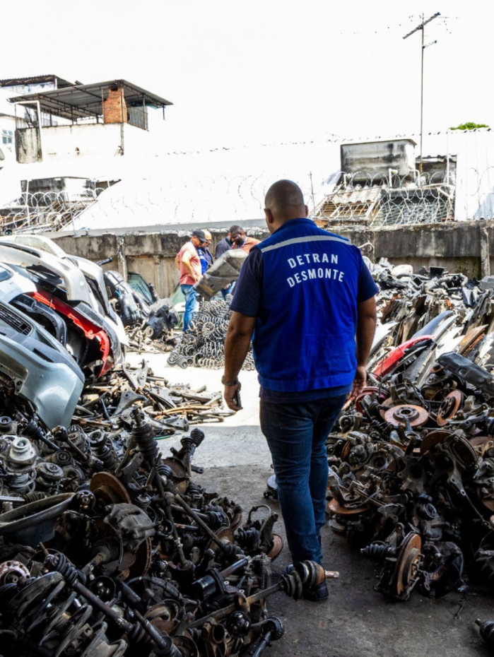 Ferro-velho foi interditado pela terceira vez