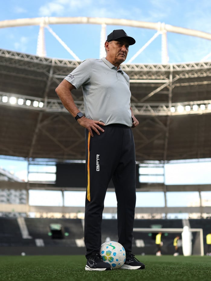 Tite volta a comandar time ap&oacute;s cuprir suspens&atilde;o