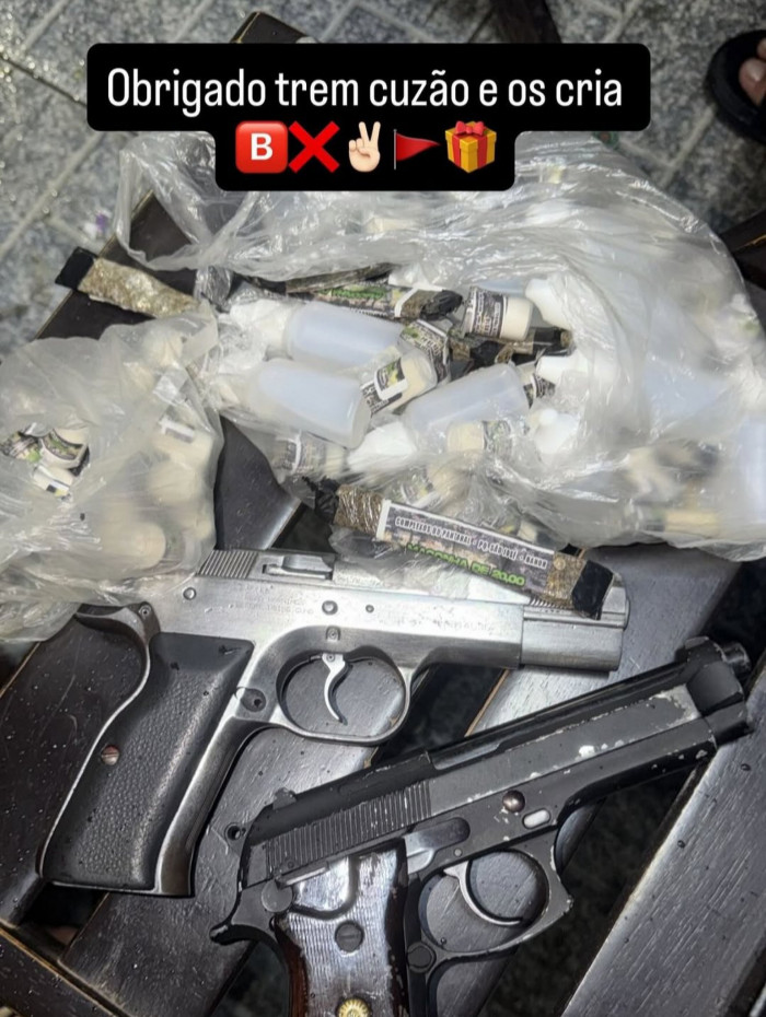 Traficantes esbanjando armas nas redes sociais ap&oacute;s invas&atilde;o