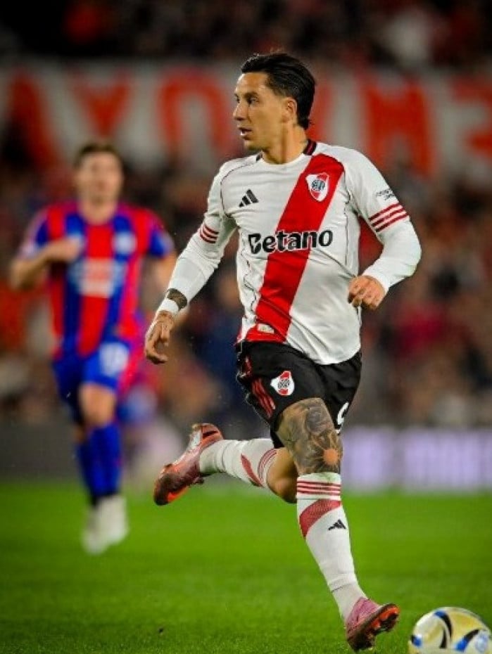 Sebasti&aacute;n Driussi em campo pelo River Plate