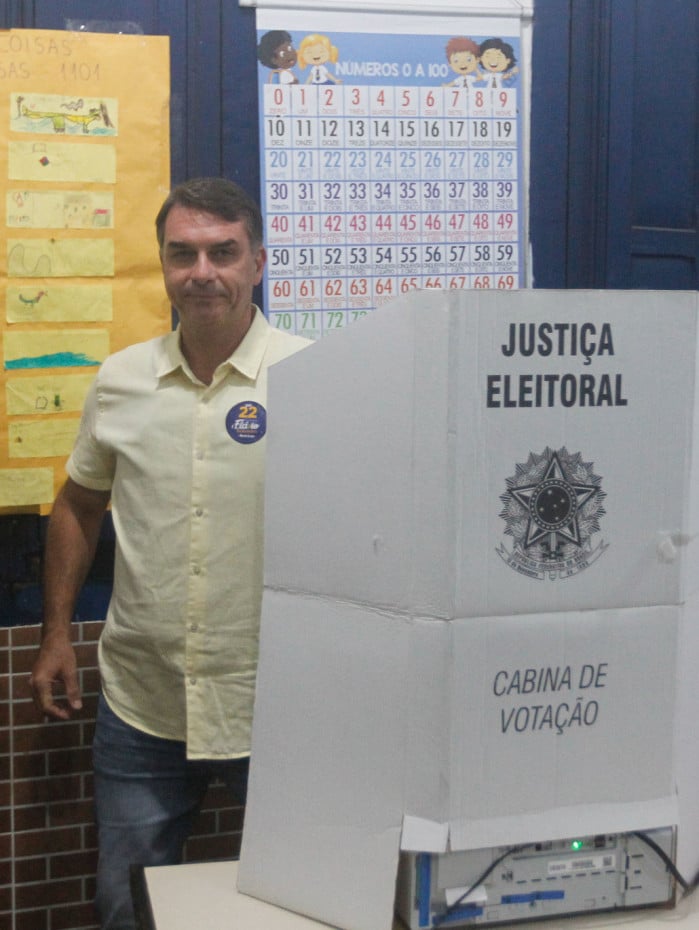 Fl&aacute;vio Bolsonaro (PL) fugiu para os Estados Unidos ap&oacute;s perder a elei&ccedil;&atilde;o