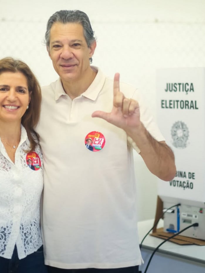 Fernando Haddad votou em col&eacute;gio na Zona Sul da capital paulista