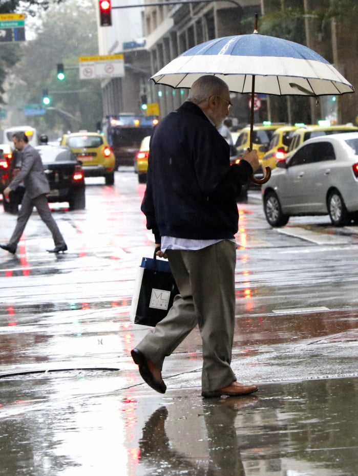Neste domingo, frente fria avan&ccedil;a do Sul para o Sudeste e para o Centro-Oeste do Brasil