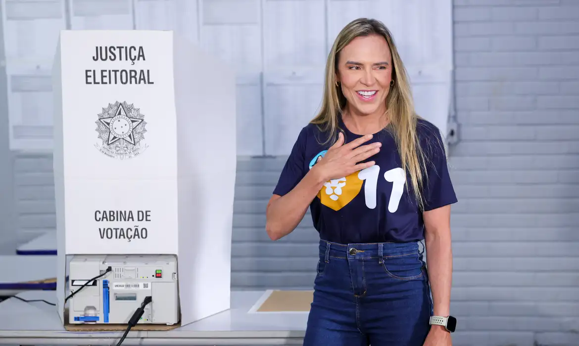 Celina Le&atilde;o &eacute; reeleita governadora do Distrito Federal
