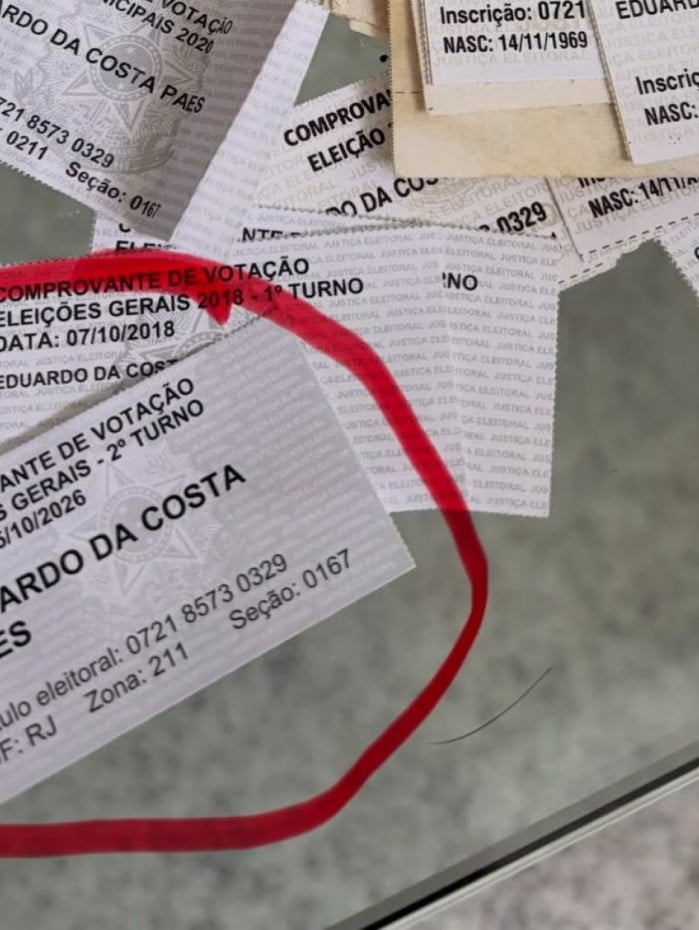 Eduardo Paes (PSD) votou na manh&atilde; deste domingo (25) no G&aacute;vea Golf Club
