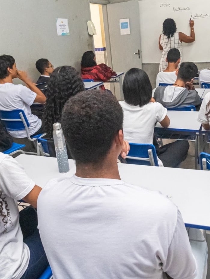 Alunos da rede estadual que desejam permanecer no mesmo col&eacute;gio em 2027 devem fazer inscri&ccedil;&atilde;o